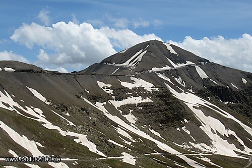 Anstieg zum Col de la Bonette, immer mehr Steine und Schnee